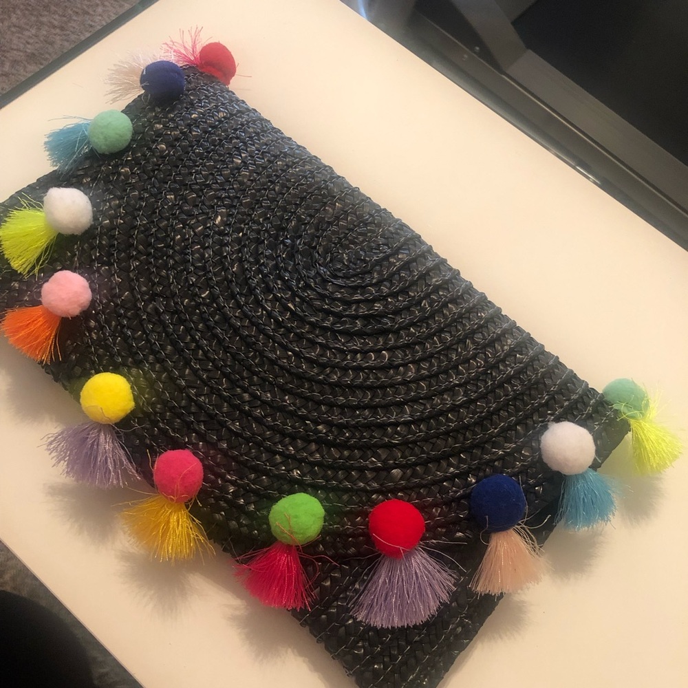 Pom Pom Straw Clutch - Picture 3 of 4
